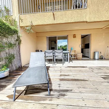 Jolie 2p En Rdj Avec Piscine Et Parking *
