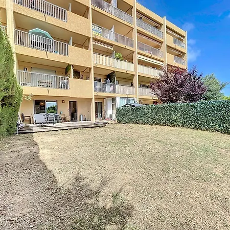 Jolie 2p En Rdj Avec Piscine Et Parking